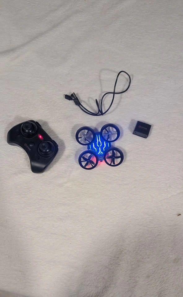 Voyage VA-2140 Mini Drone w Controller - photo 2