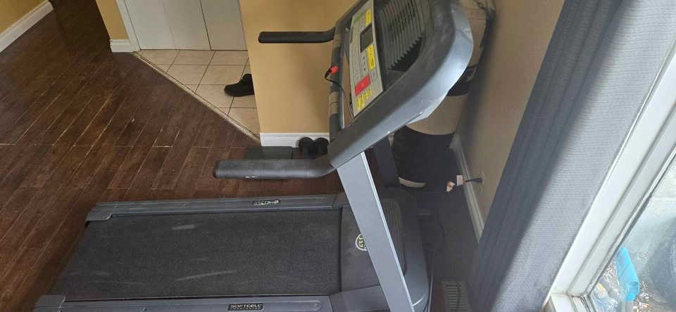 Lightly used treadmill - photo 2