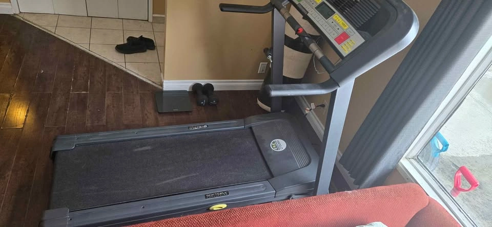 Lightly used treadmill - photo 3