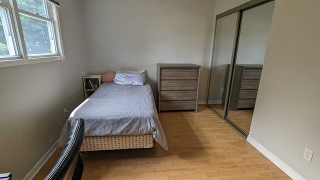 2 Furnished Rooms with Utilities Included - photo 2