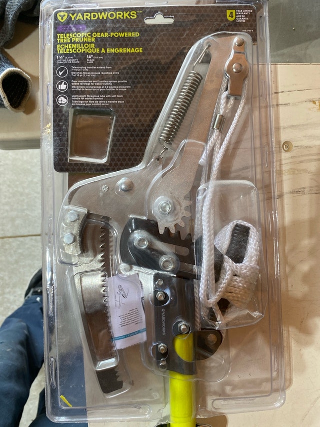 Yardworks Telescopic Tree Pruner - New in Box