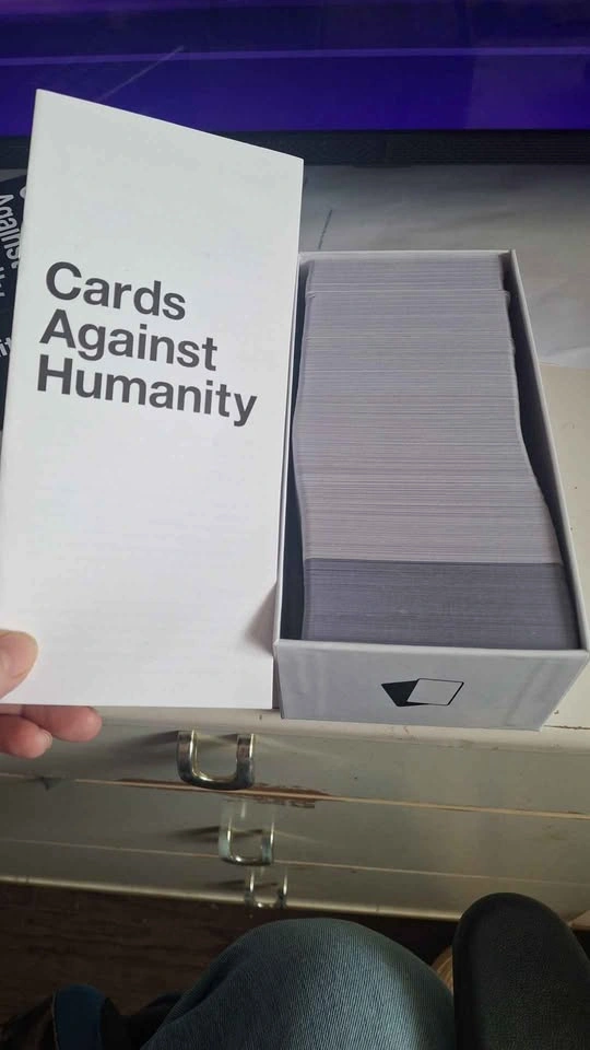 Cards Against Humanity (Canadian Edition) - photo 2
