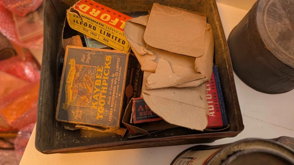 11 Antique Cans - Molasses Full - photo 5