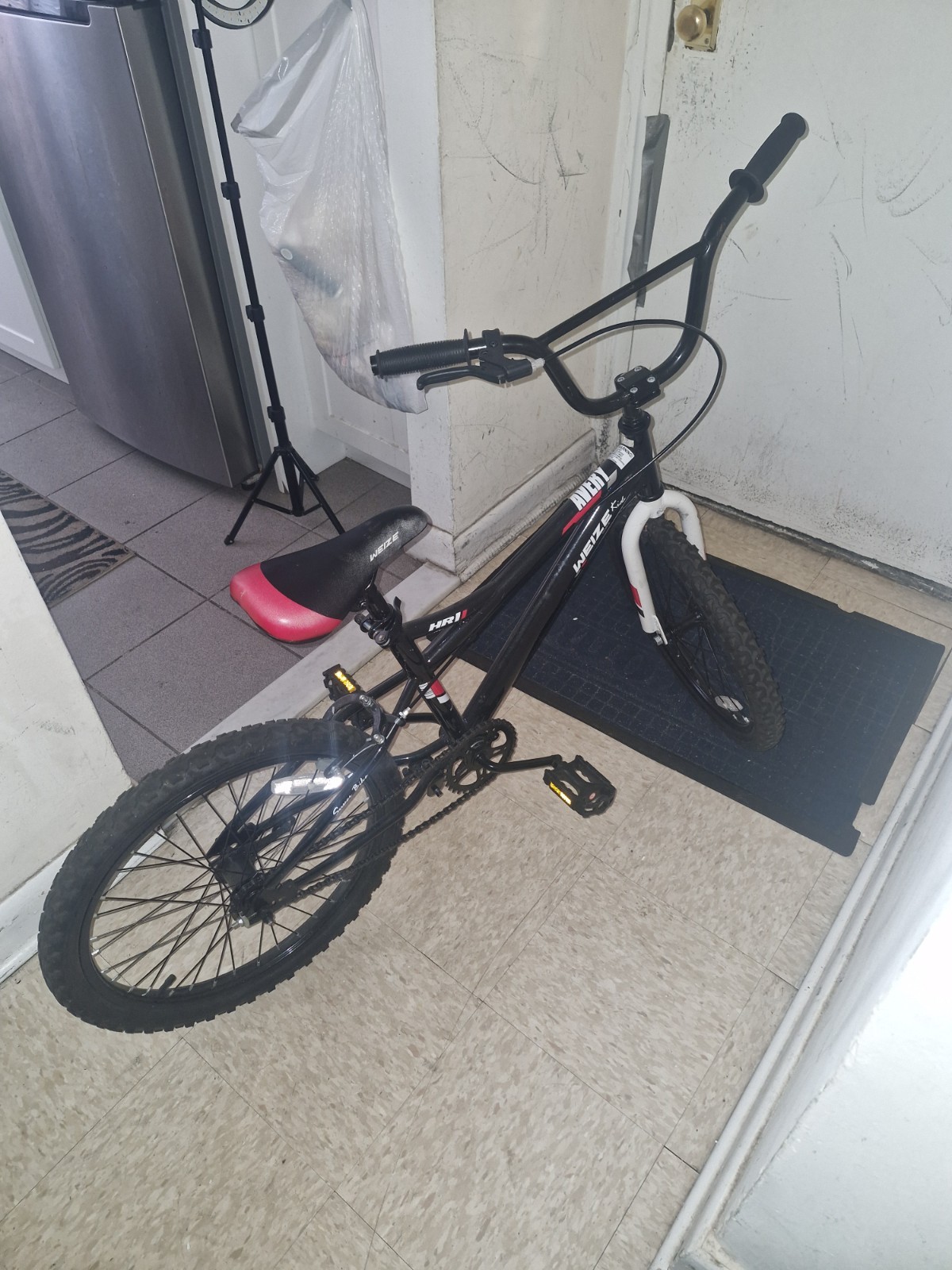 Huffy HRI 20 in BMX Bike Black/White/Red 1-Speed Steel