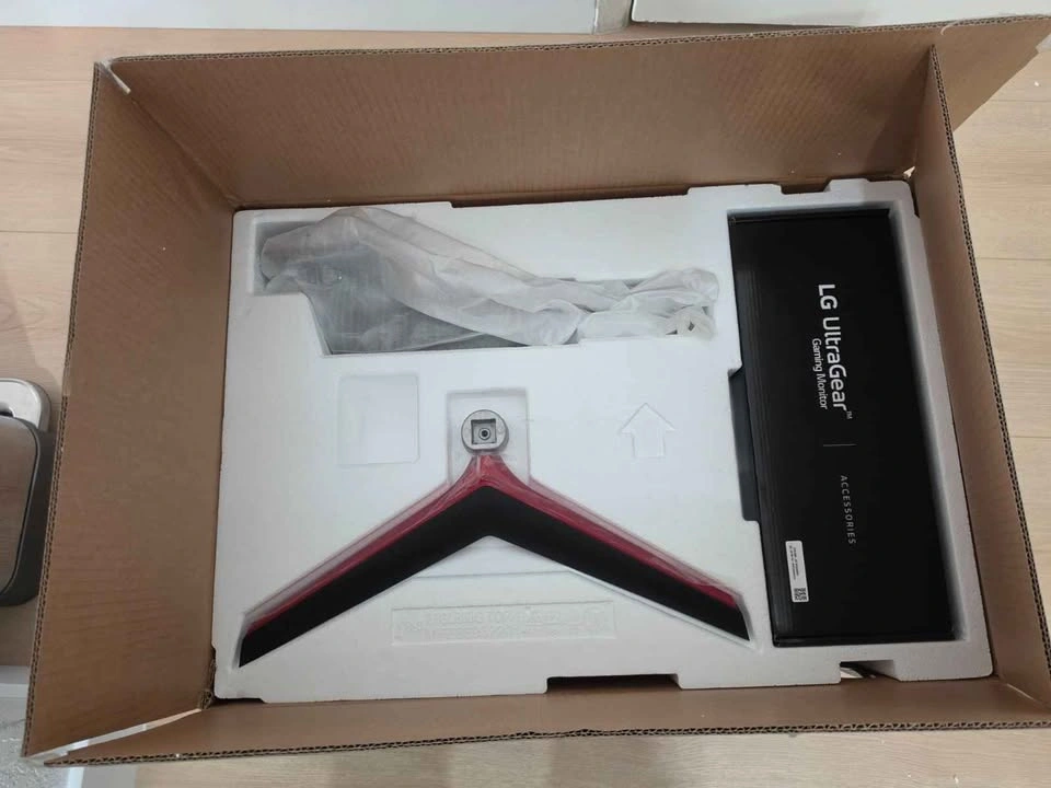 27" LG UltraGear Gaming Monitor (144Hz, 1ms, G-Sync Compatible) - photo 3