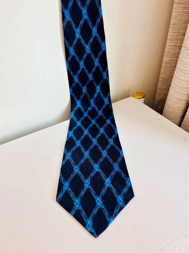 New Alexander Julian 100% Blue Diamond Silk Tie
