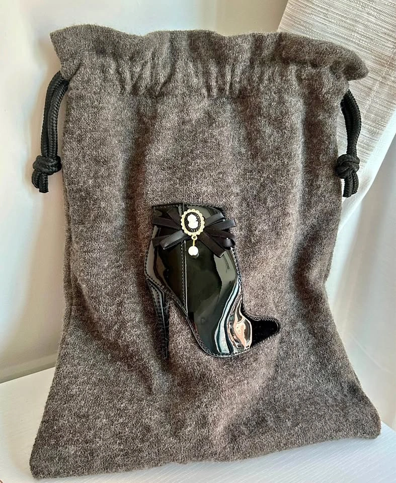 Unique Cameo Pearl Boot Shoe Storage Bag