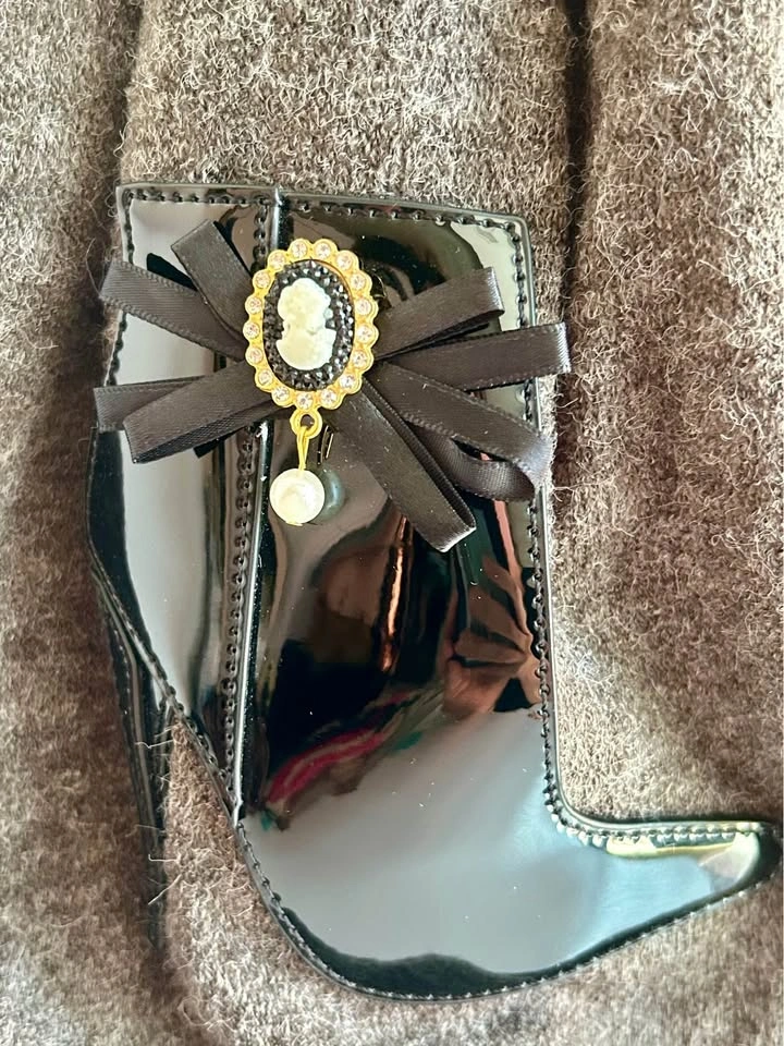 Unique Cameo Pearl Boot Shoe Storage Bag - photo 2