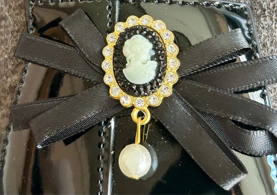 Unique Cameo Pearl Boot Shoe Storage Bag - photo 4