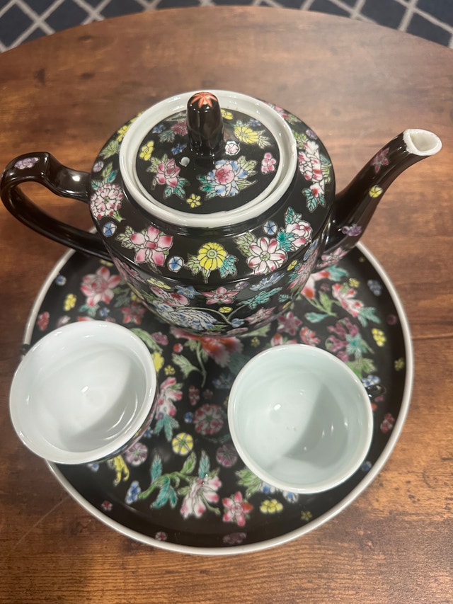 Vintage Black Floral Teapot with 2 Cups - photo 2