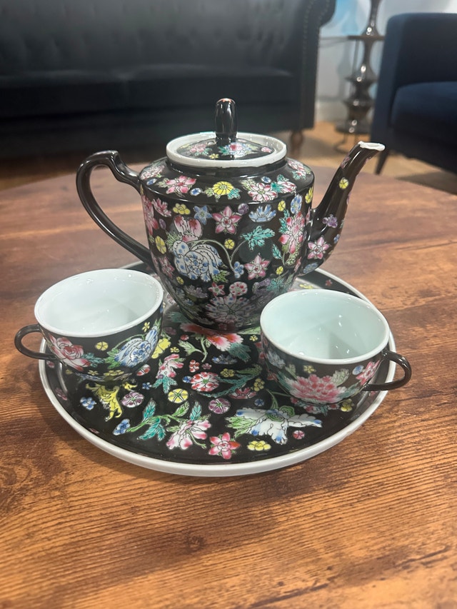 Vintage Black Noir Millefleur Famille Floral Teapot & 2 Cups