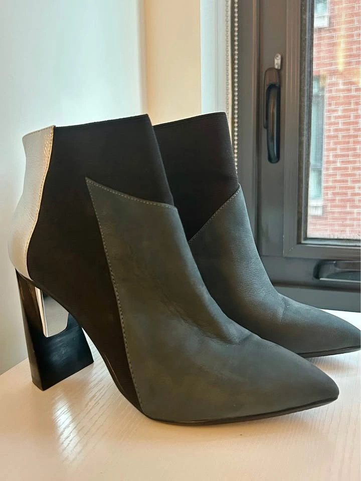 United Nude Geometric Heel Ankle Booties Size 37 - photo 3