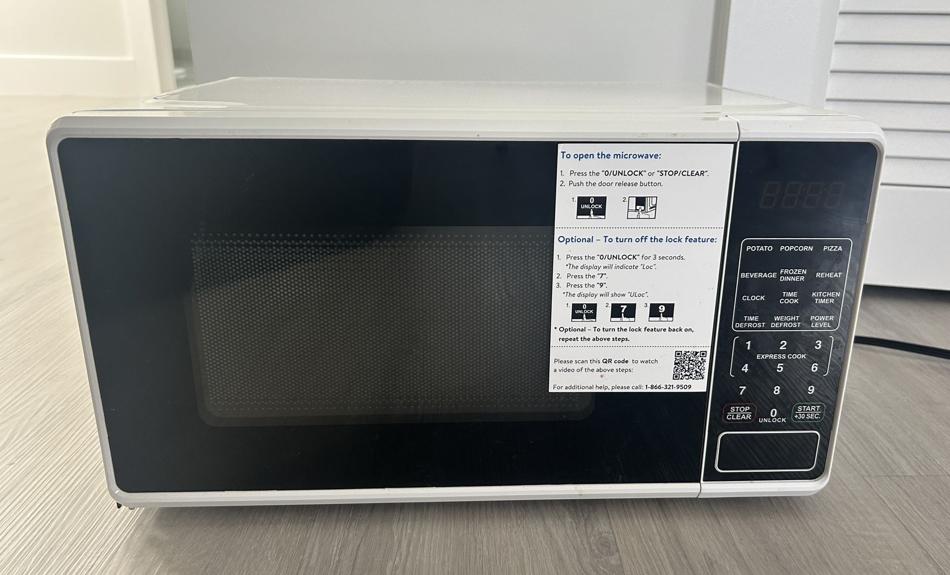 700-Watt Microwave - Like New