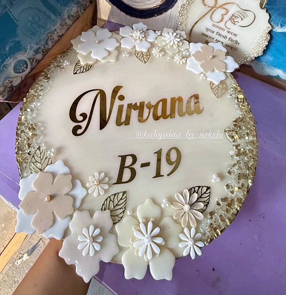 Elegant Customized Resin Name Plate – Floral Gold Design