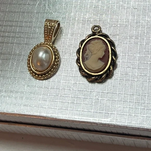 Vintage Pendant Bundle — Cameo + Pearl Gold Tone Charms - photo 2