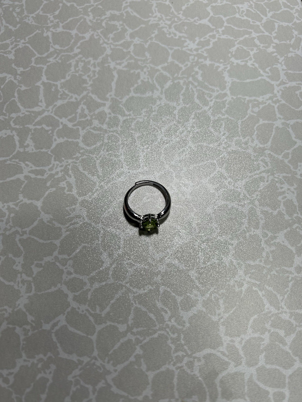 Silver-Tone Solitaire  Peridot Ring Green Oval Stone Size 6 - photo 3