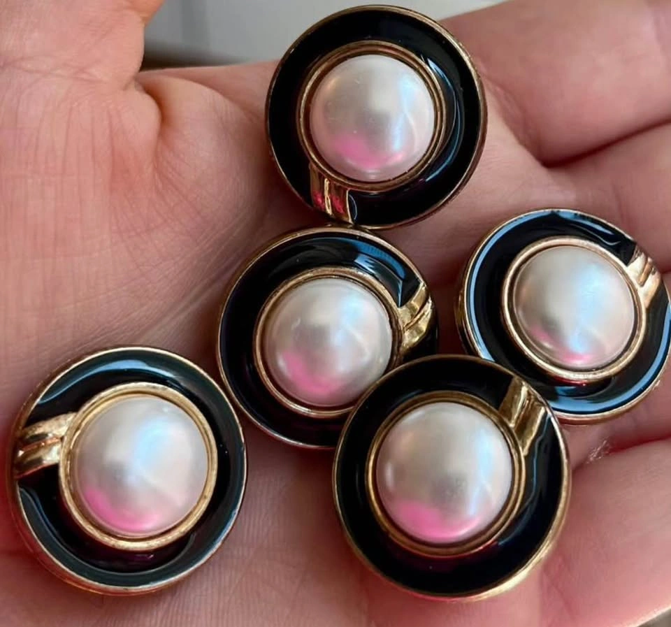 Vintage Button Covers - photo 3