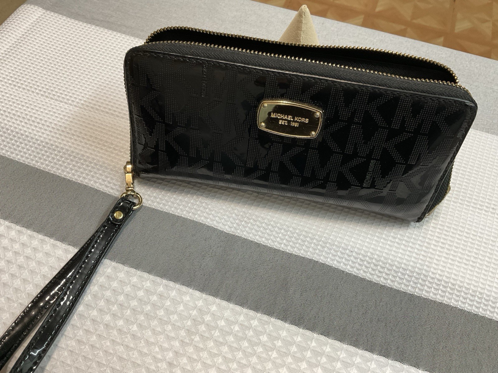 Small Michael Kors Wallet - Black - New w/o Tags