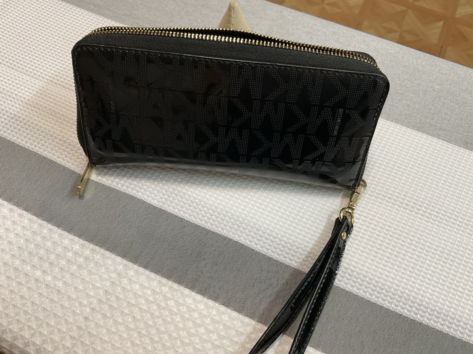 Small Michael Kors Wallet - Black - New w/o Tags - photo 2