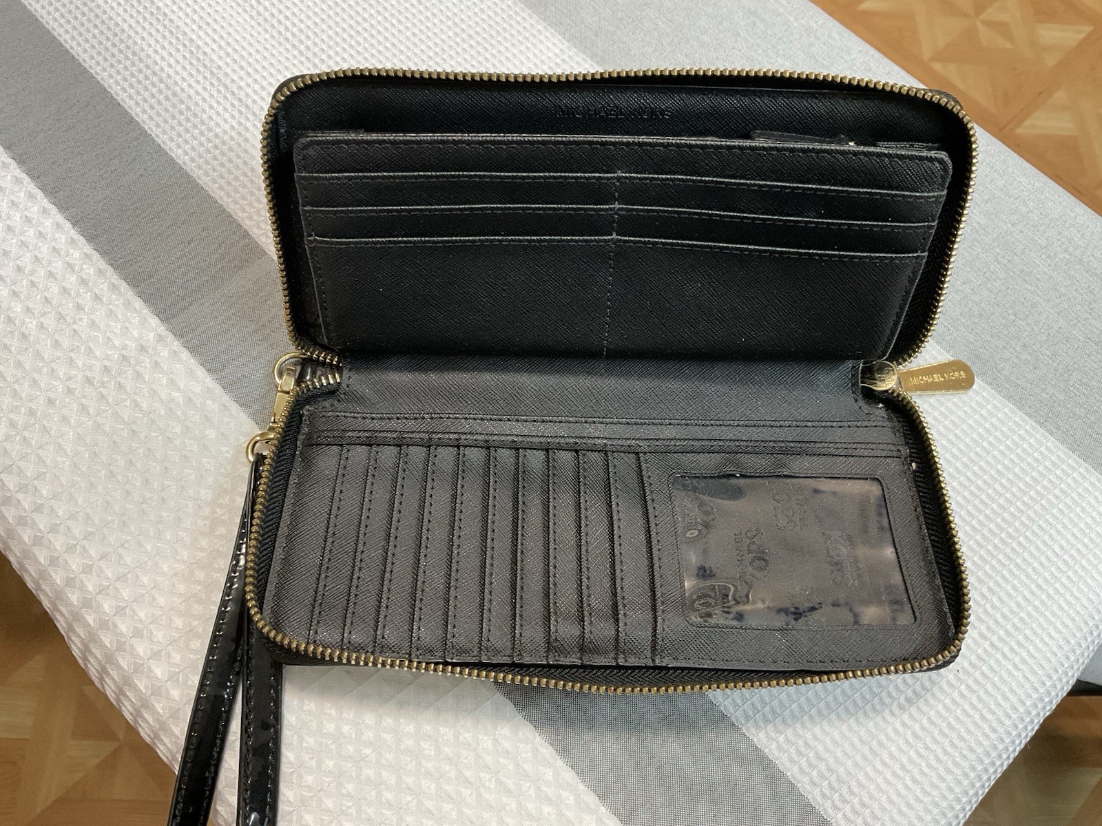Small Michael Kors Wallet - Black - New w/o Tags - photo 3