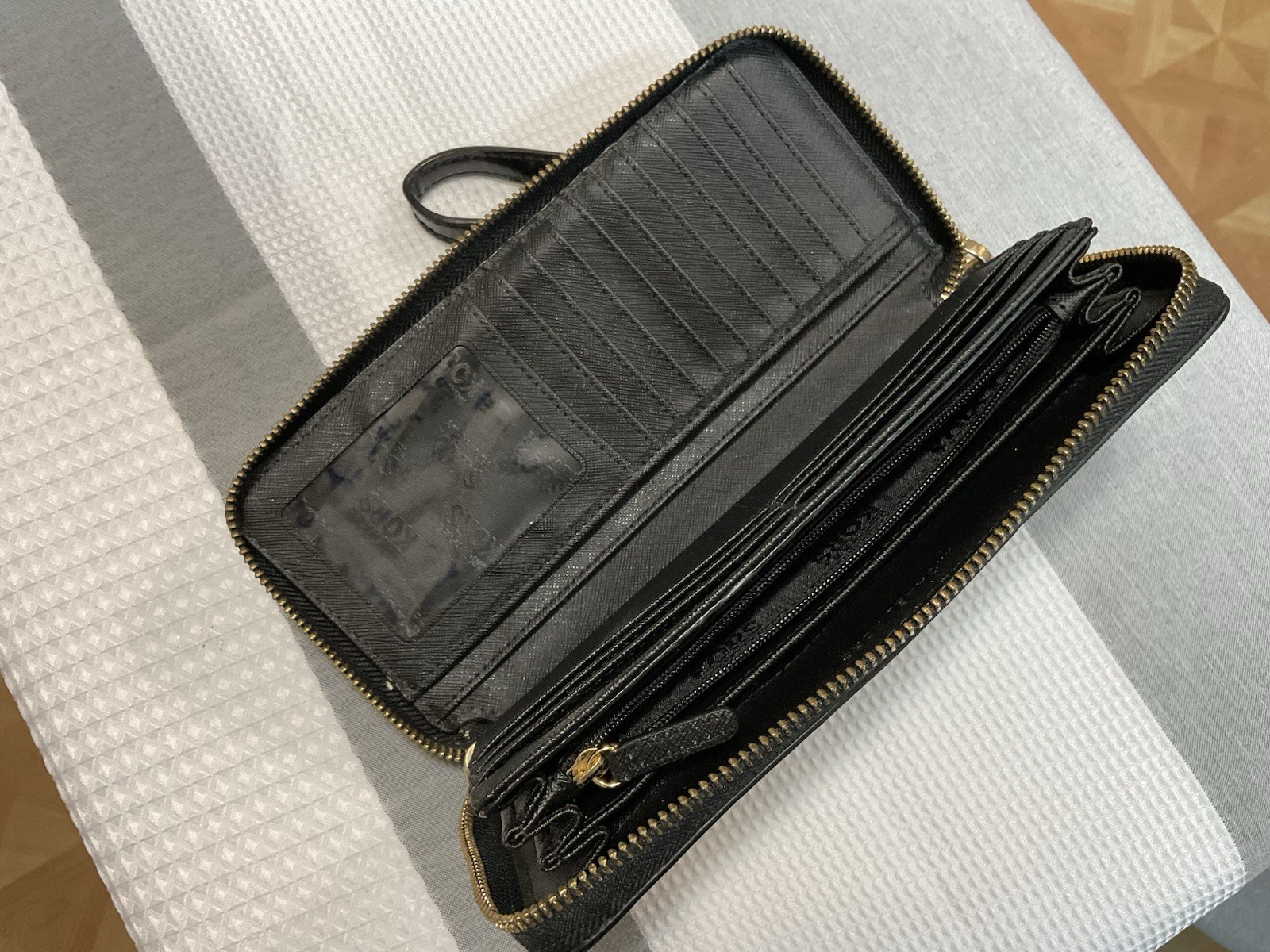 Small Michael Kors Wallet - Black - New w/o Tags - photo 4
