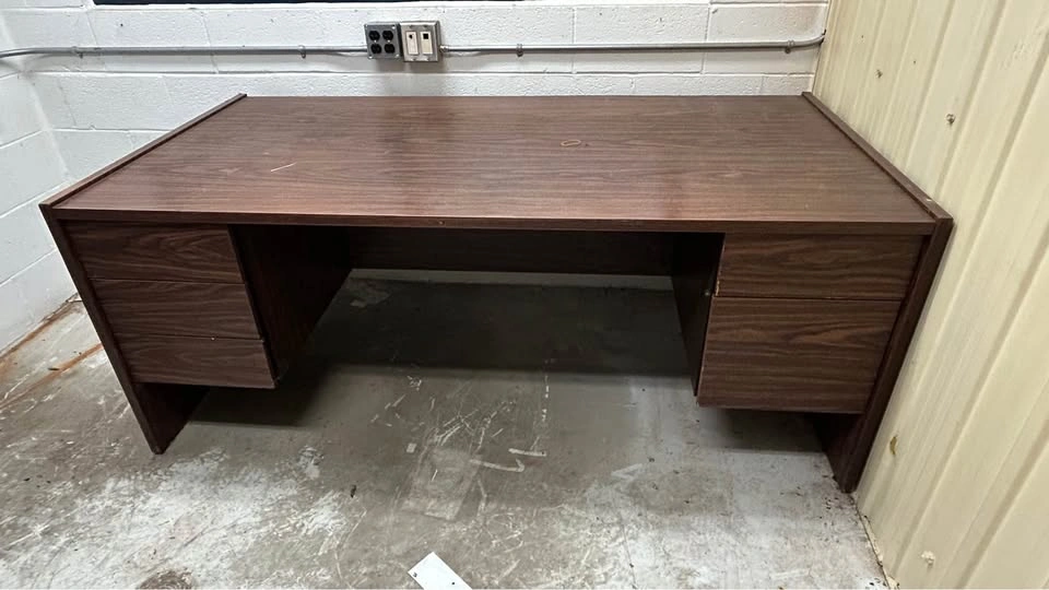 Office table - photo 2