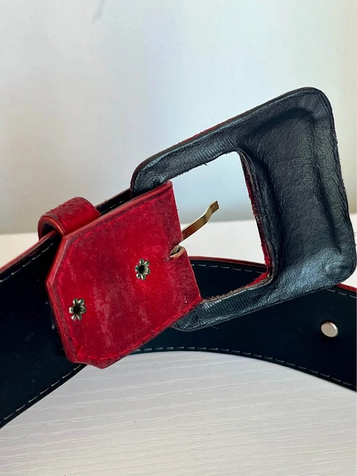 Vintage Red Suede Belt w/ Gold Tone Accent Plates - photo 4