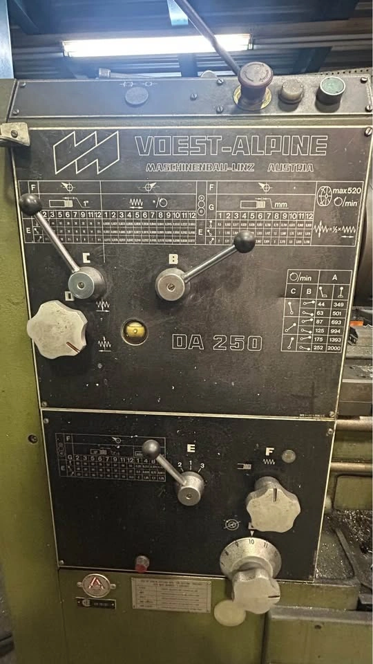 Manual lathe Voest-Alpine - photo 2