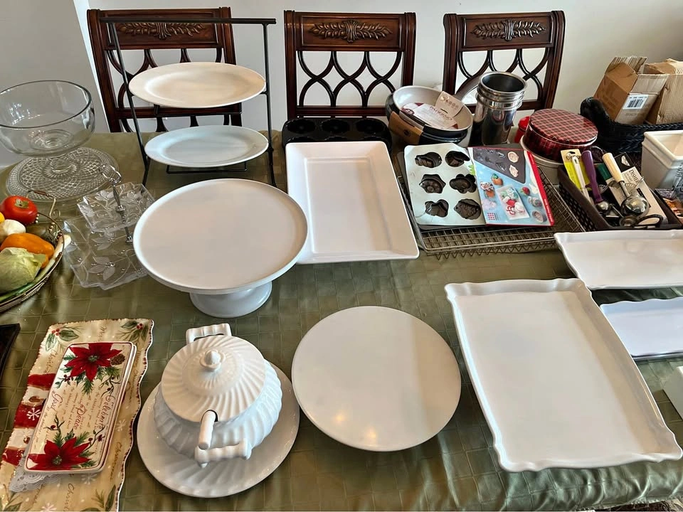 Cake Trays and Stands, Platters and Other Baking Supplies