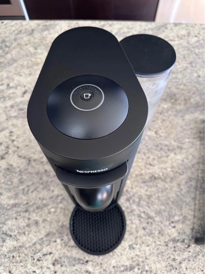 Nespresso Vertuo Bundle – Machine + Frother + Pod Holder - photo 2