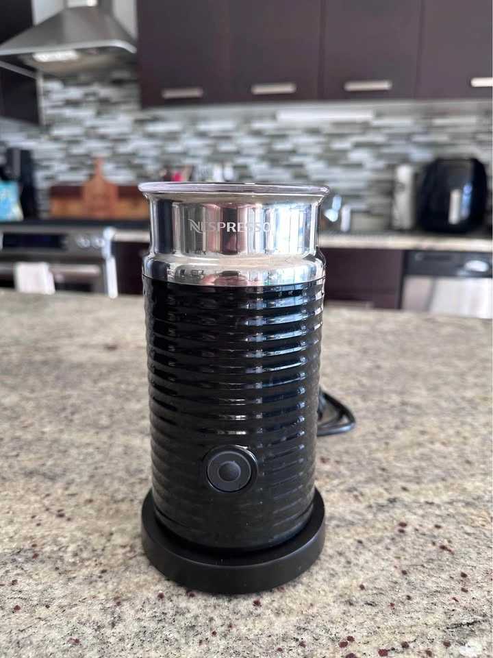 Nespresso Vertuo Bundle – Machine + Frother + Pod Holder - photo 3