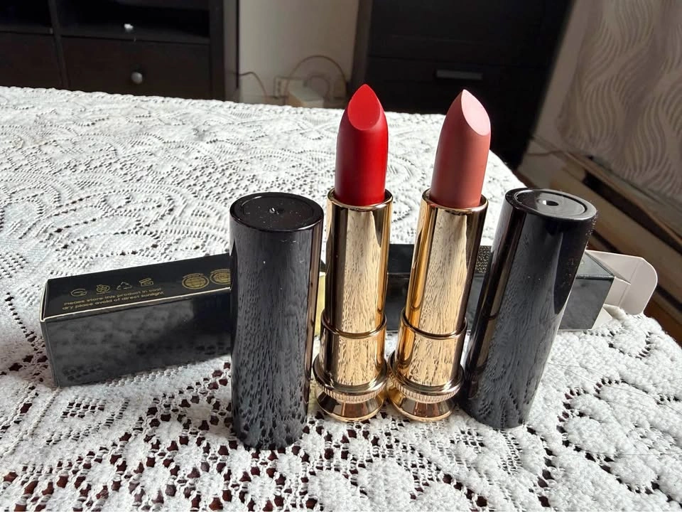 2 MATTE lipsticks - Red Alert & Rosette