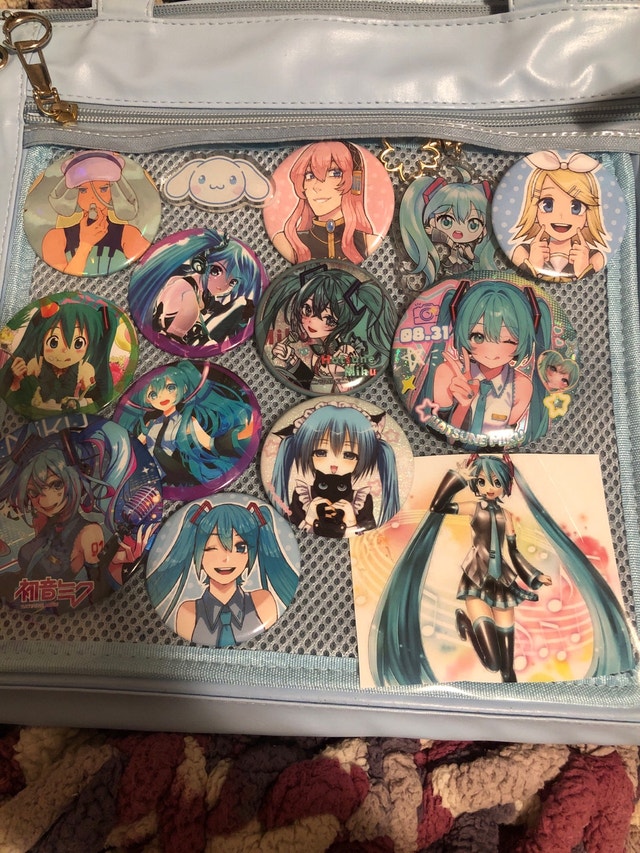 Hatsune Miku Itabag with Pins & Keychains - photo 3
