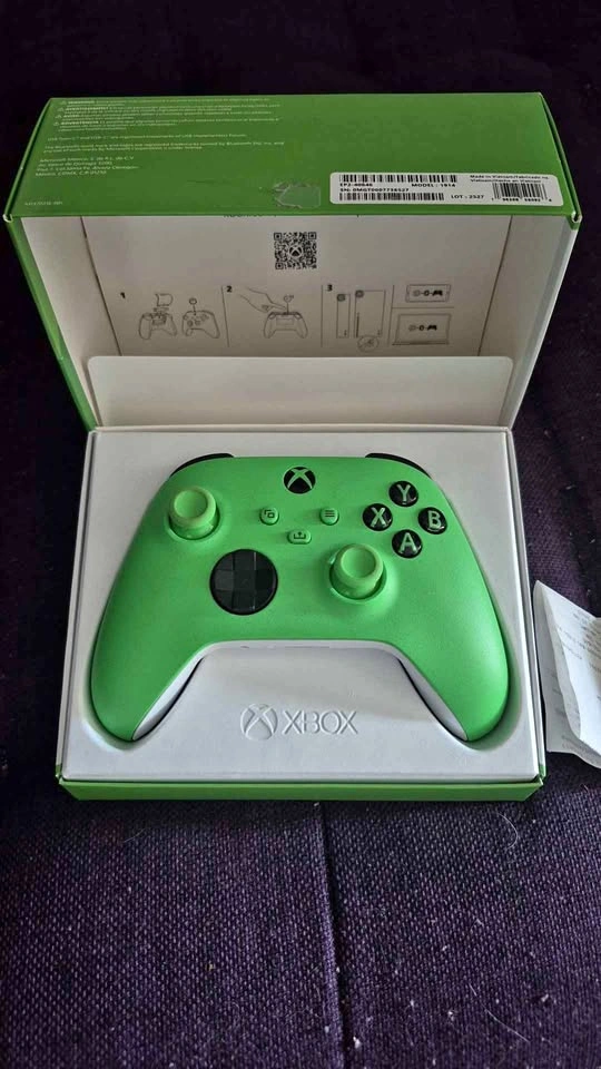 Xbox Series S/X Lime Green Remote - NEW