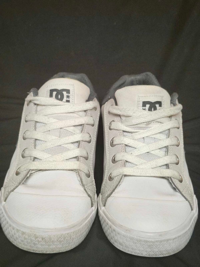 DC Chelsea SE Women's Skate Shoes Size 6.5