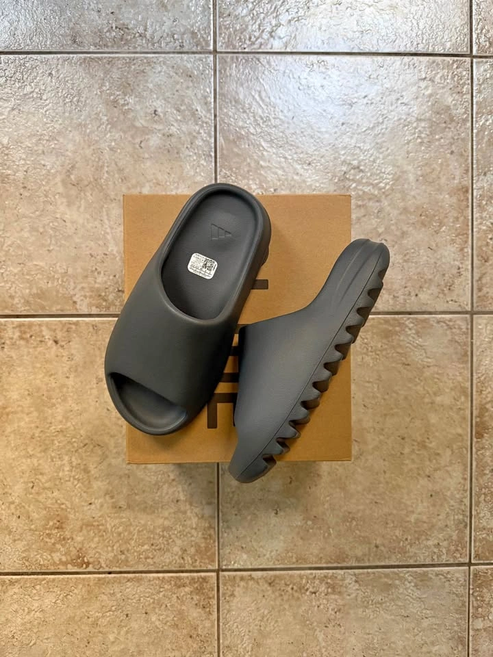 Adidas Yeezy Slides "Slate Grey"