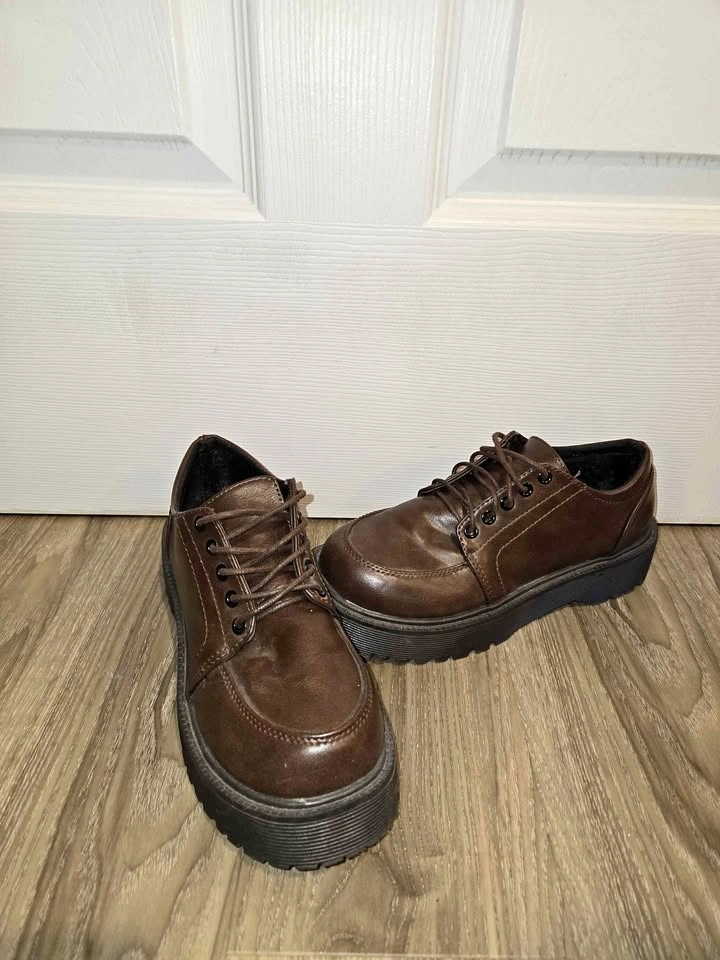 Women's Brown Oxford Shoes size 6 or 7