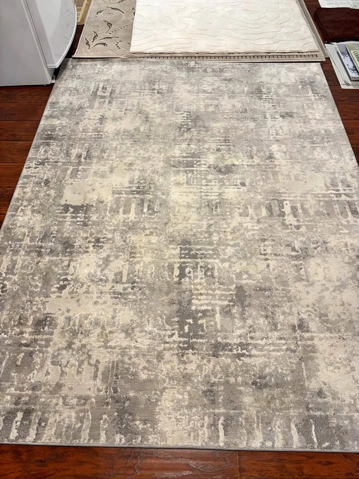Grey/white textured area rug 5 ft 3 in. x 7 ft.
