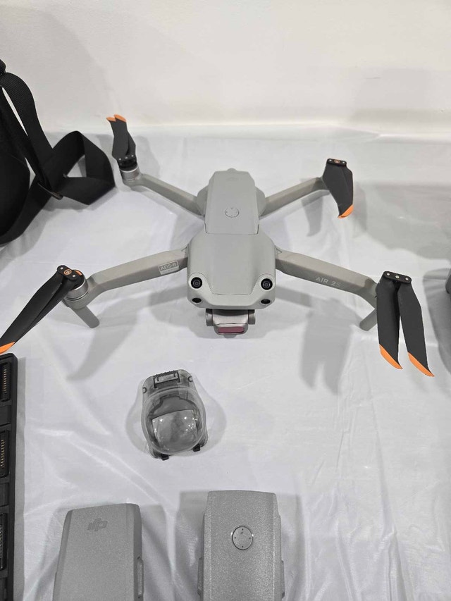 DJI Air 2S Drone - photo 2