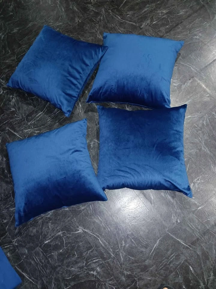 4 Throw Pillows with Royal Blue Covers - photo 2