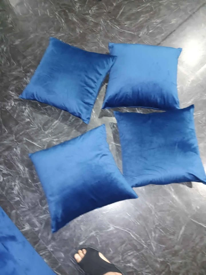 4 Throw Pillows with Royal Blue Covers - photo 3