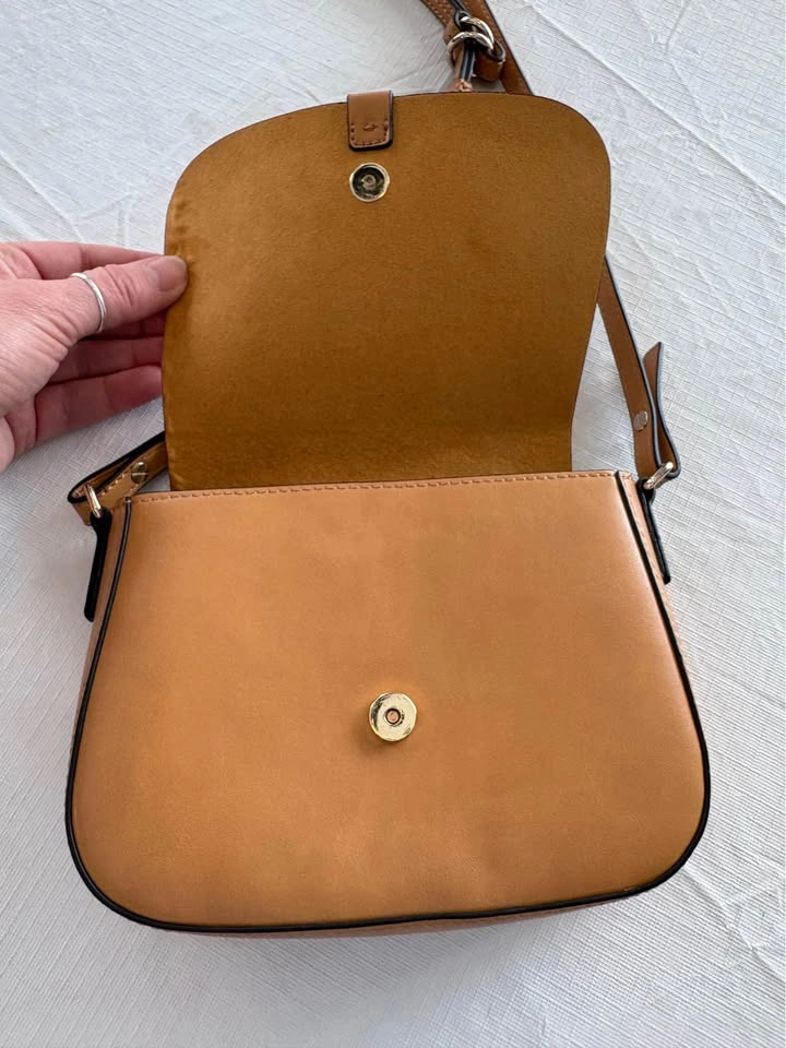 Gap Tan Faux-Leather Saddle Crossbody Bag - Excellent Condition - photo 3