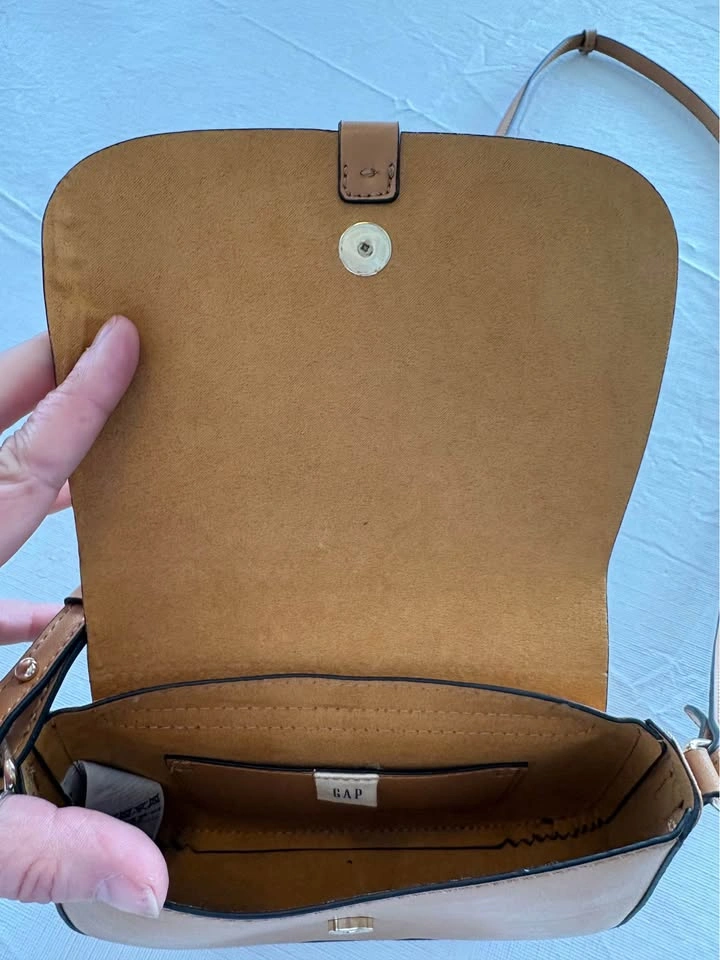 Gap Tan Faux-Leather Saddle Crossbody Bag - Excellent Condition - photo 4