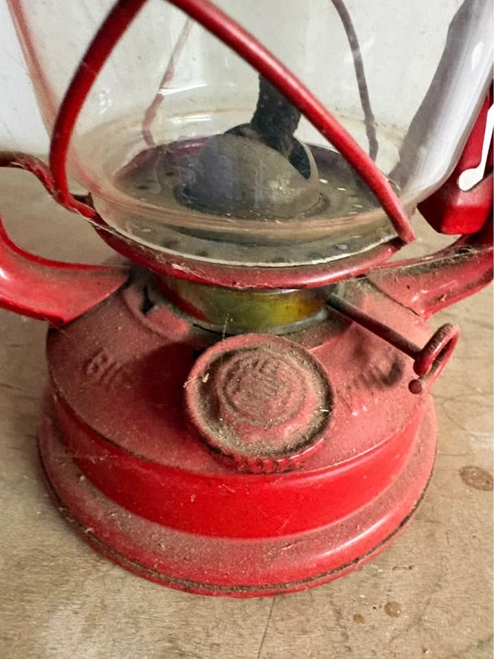 Vintage Red Kerosene Lantern - photo 4