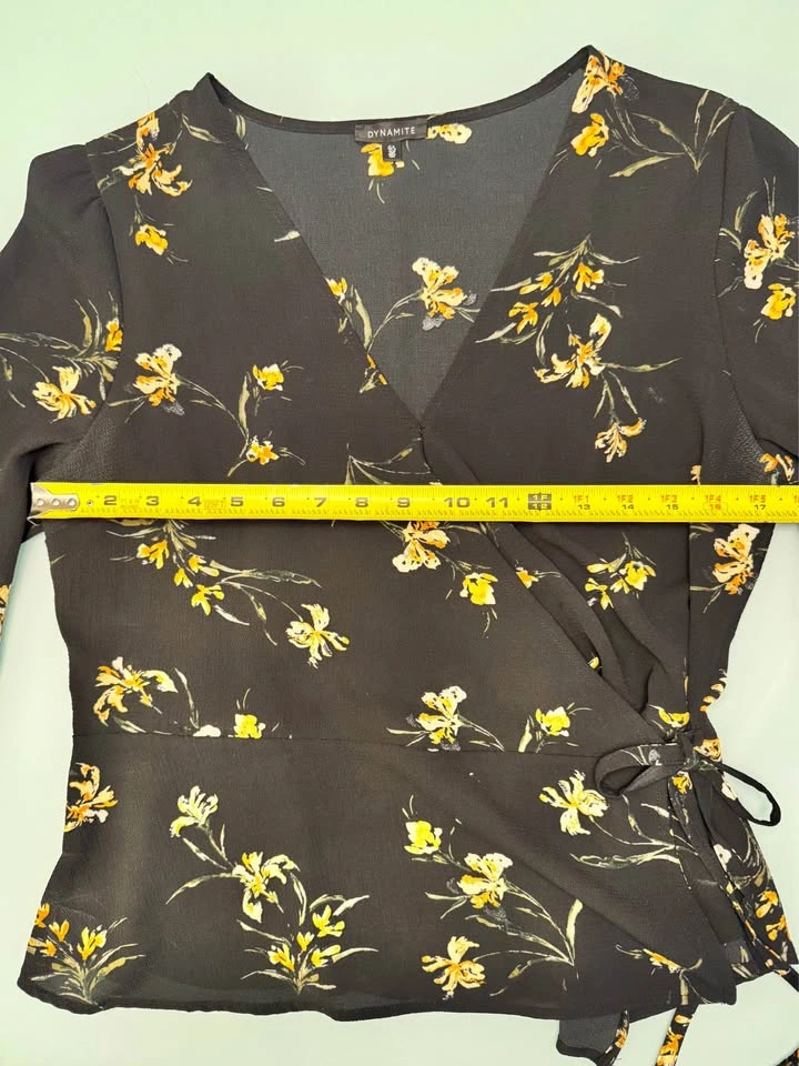 Dynamite Black Floral Wrap Top - Size Large - photo 4