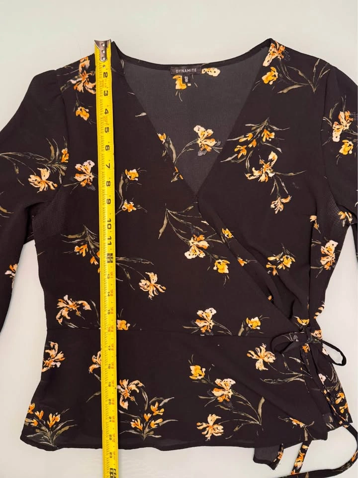 Dynamite Black Floral Wrap Top - Size Large - photo 5