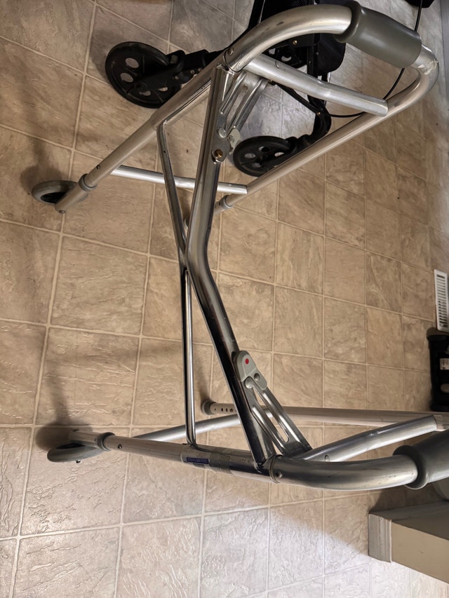2 Walkers and Bathtub Chair - photo 5