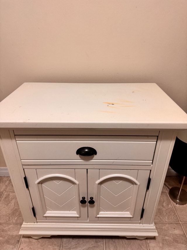 Bed frame, dresser and night stand - photo 4