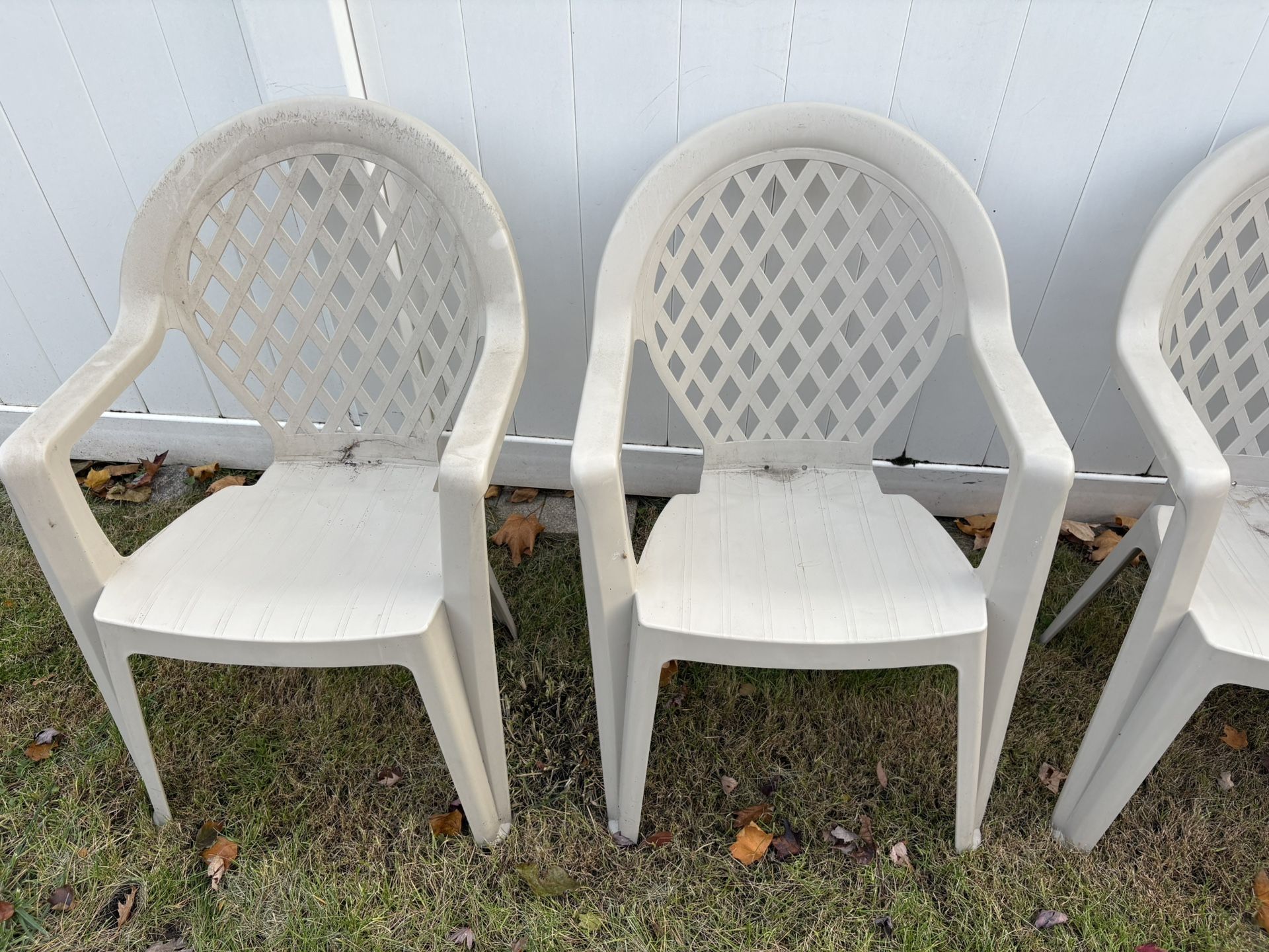 4 Tan Hard Plastic Chairs - photo 2