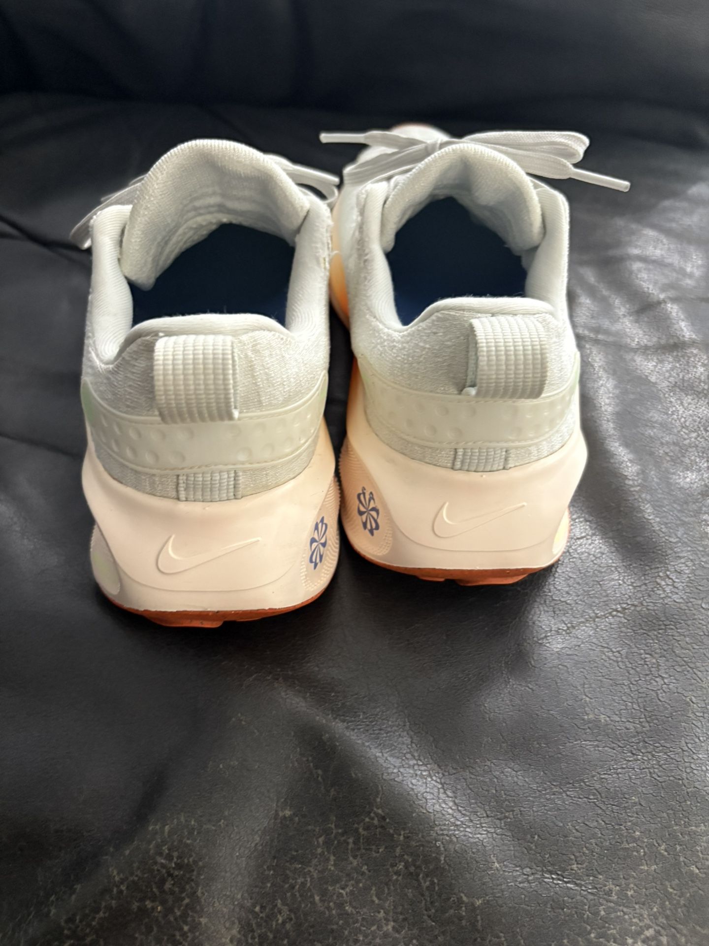 Nike Women Size 9 - photo 3